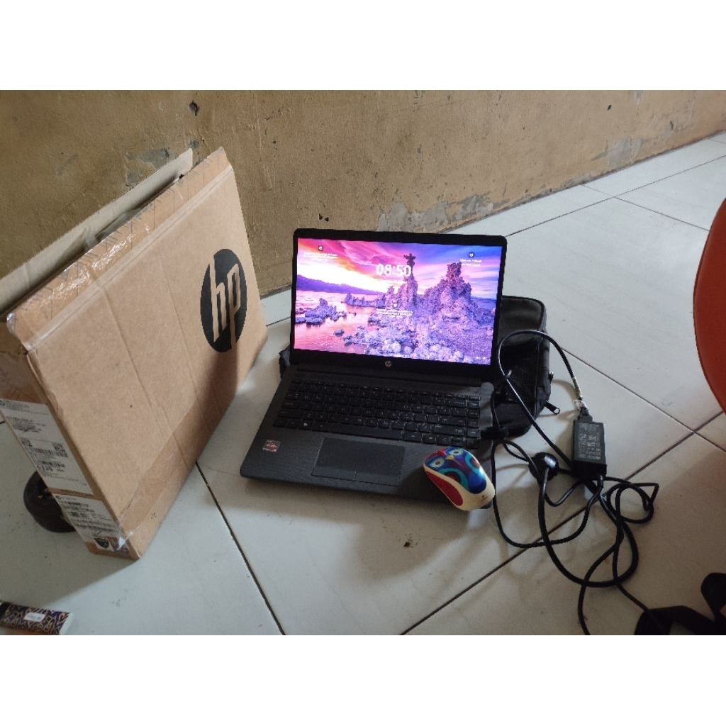 Laptop second (10 bulan)HP RYZEN 5 5500 U 8/512gb