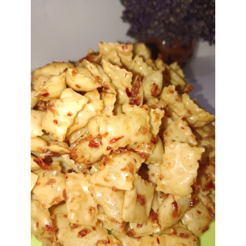 

kerupuk pangsit goreng, renyah gurih, enak banyak varian rasa