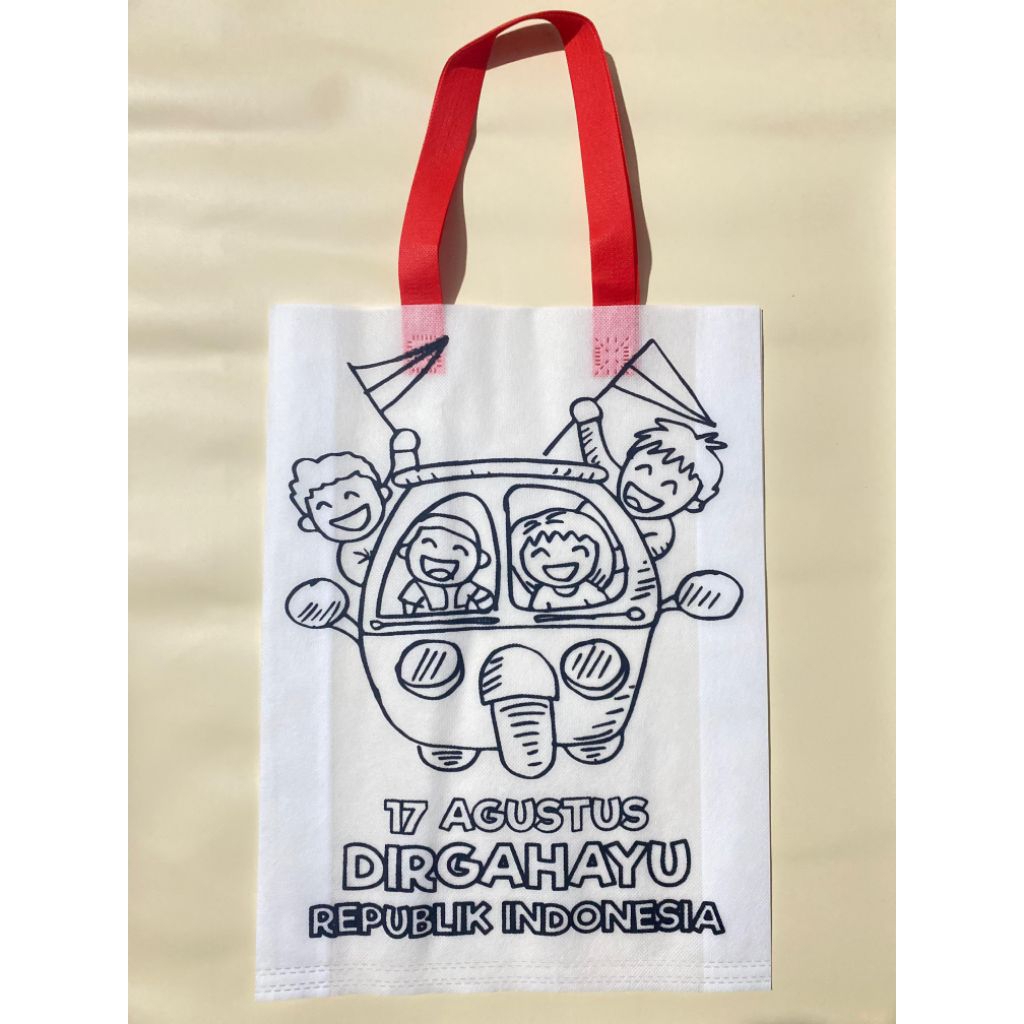 

TAS LUKIS MEWARNAI SPUNBOND TALI WARNA UK 30X40X8 KARAKTER KEMERDEKAAN TERBARU