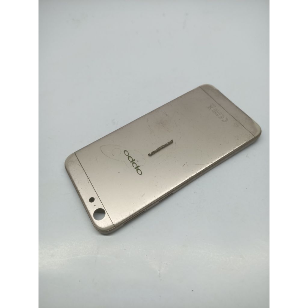 BACKDOOR BAZEL TUTUP BATRE OPPO A57 / OPPO A39 SECOND ORIGINAL - Gold