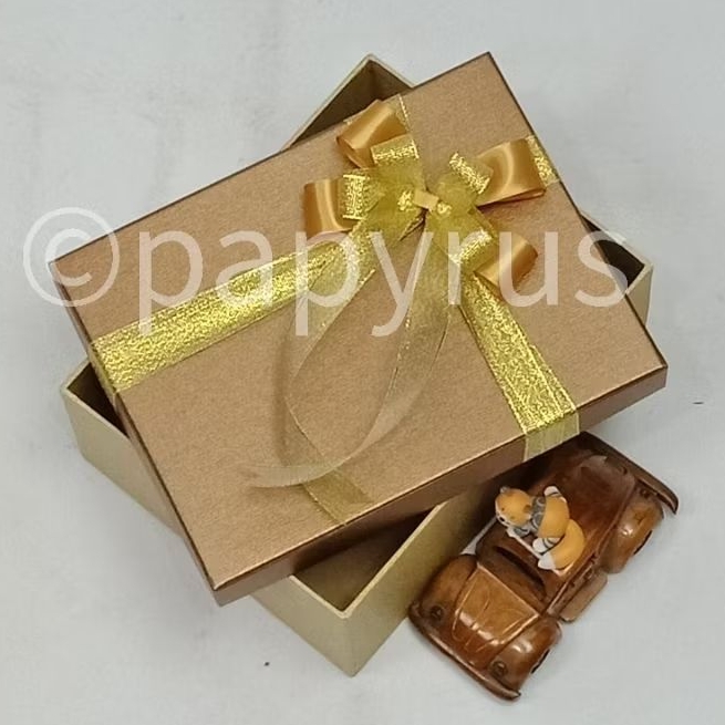 

PAPYRUS Kombinasi 17,5x22,5 Tinggi 5cm Kotak Kado Gift Box V1