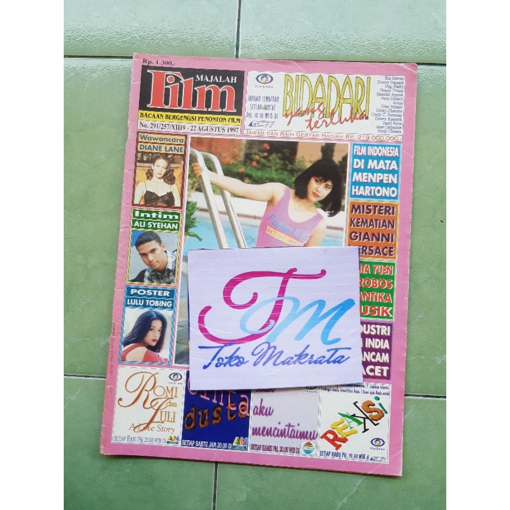 tabloid majalah Film cover Julia