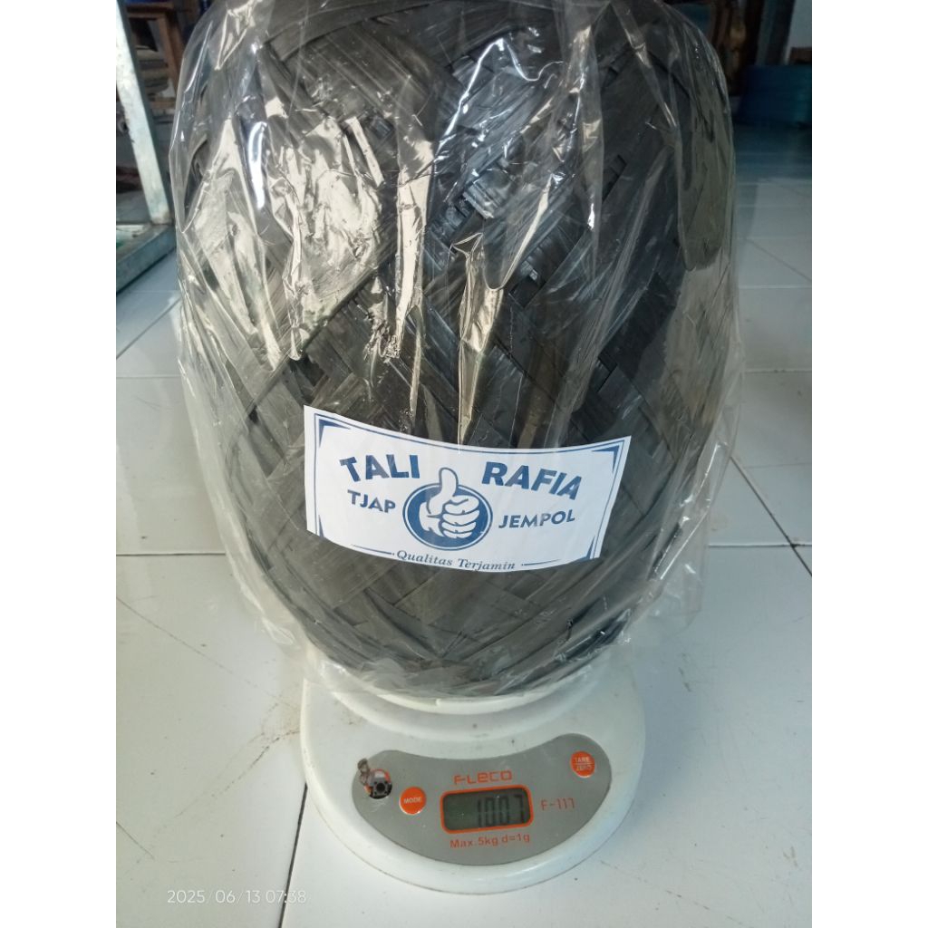 

tali rafia hitam groboh 1kg full