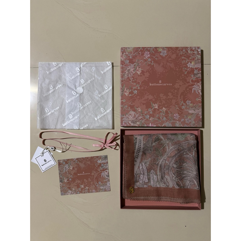 Preloved Buttonscarves Dubai Voile Square Squash Minor Defect