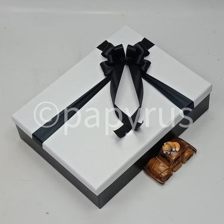 

PAPYRUS Kombinasi 30x40 Tinggi 10cm Kotak Kado Gift Box Hardbox Hampers V2