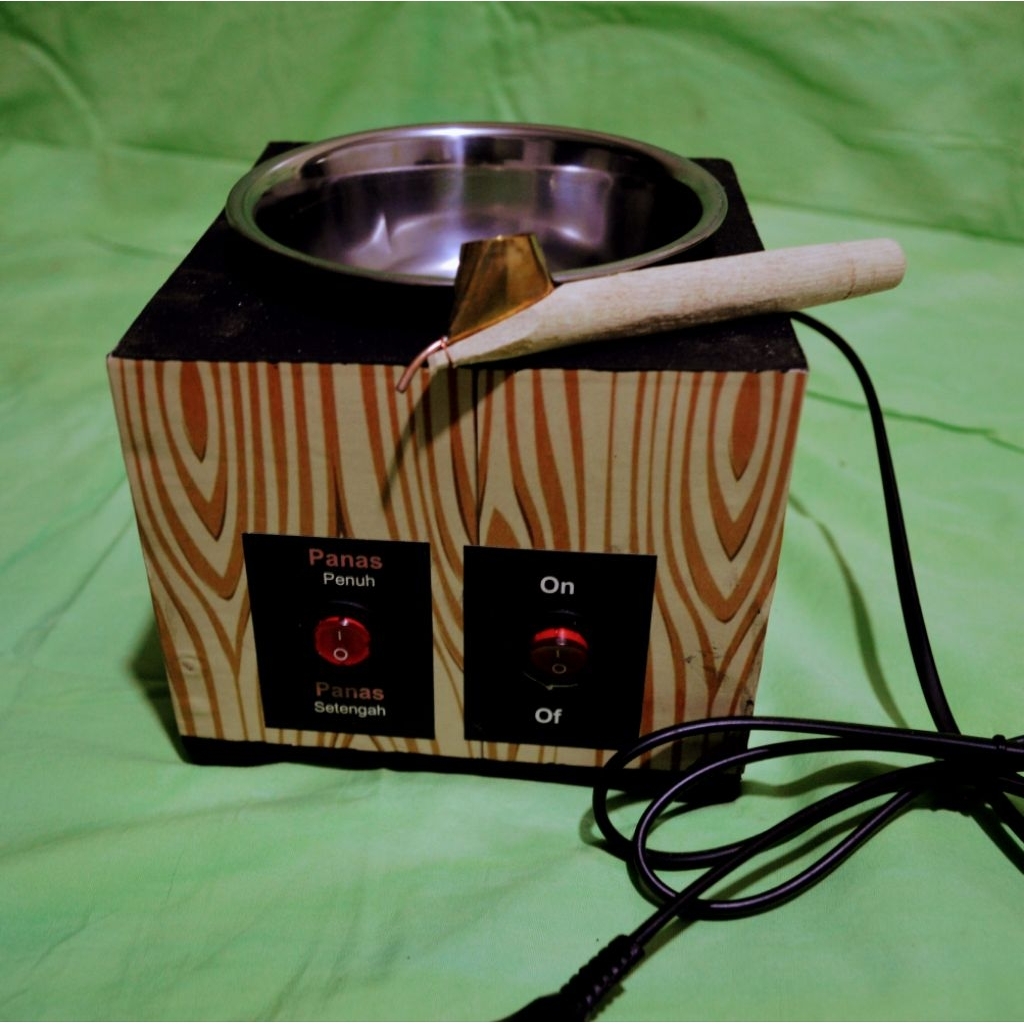 Paket Canting dan Kompor Listrik Batik Kayu dengan Desain Elegan dan Praktis.