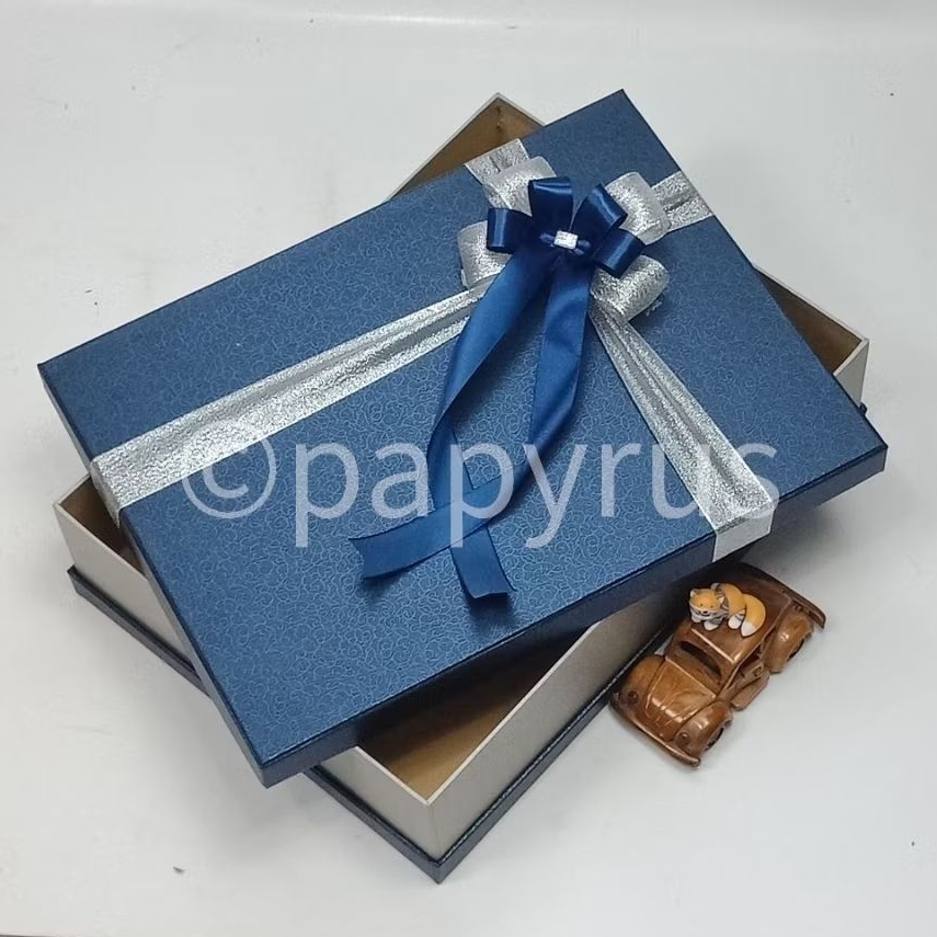 

PAPYRUS Sandwich 30x40 Tinggi 8cm Kotak Kado Gift Box Hardbox Hampers Hadiah V2