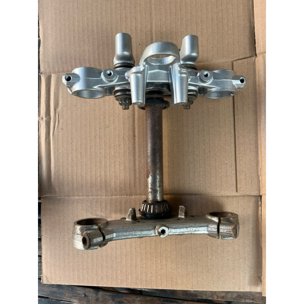 segitiga atas bawah Kawasaki KLX oryginal lepasan unit