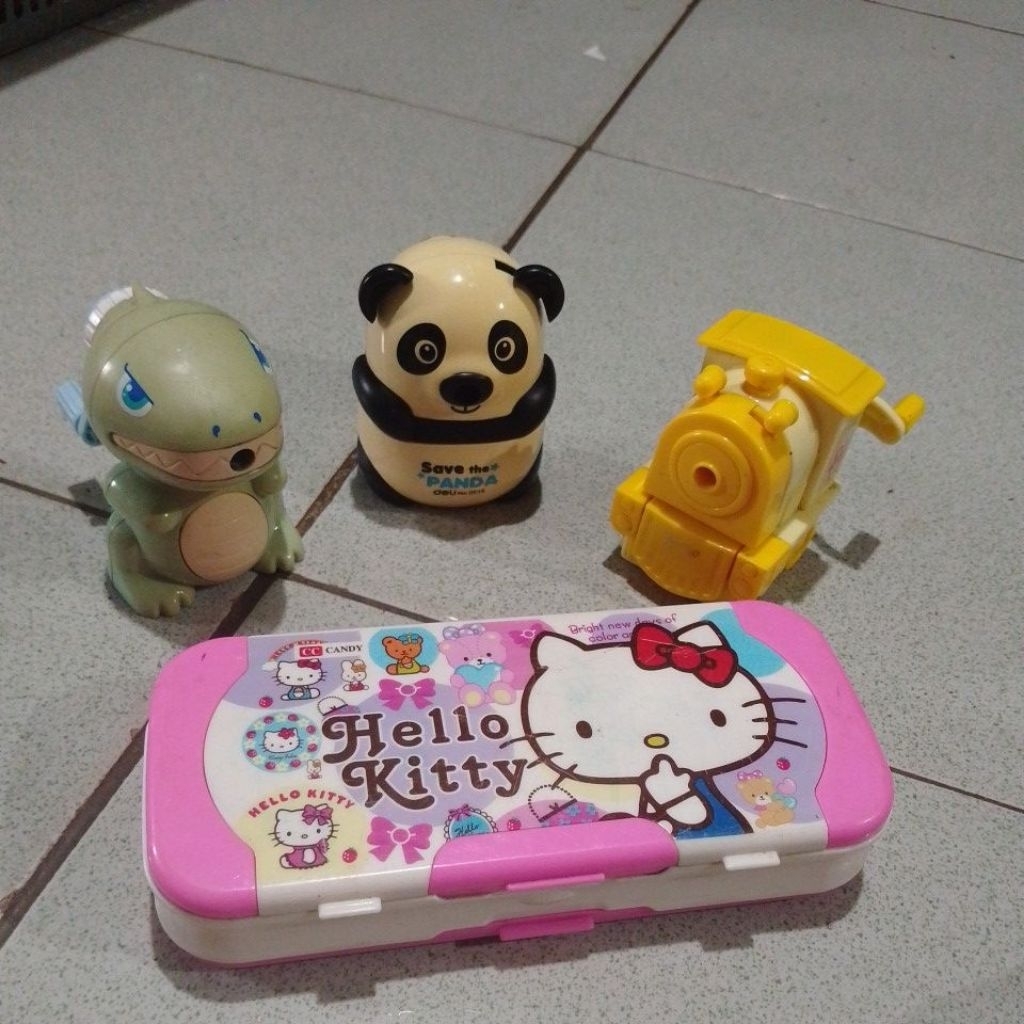 

(Mainan Anak C) peralatan Sekolah Kotak pensil dan Rautan pensil normal Second Bekas pakai