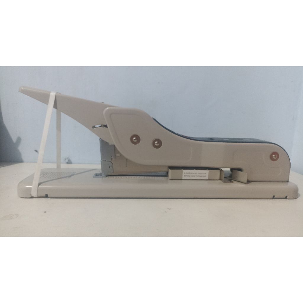 

Staples kangaro, HD 23L24FL, type tertinggi belum pernah dipakai dari beli baru