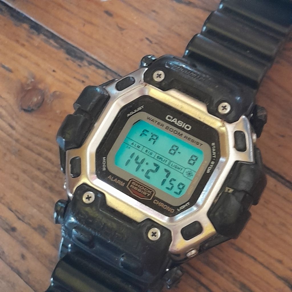 Jam tangan pria Casio G Shock DW 8300 GUNDAM