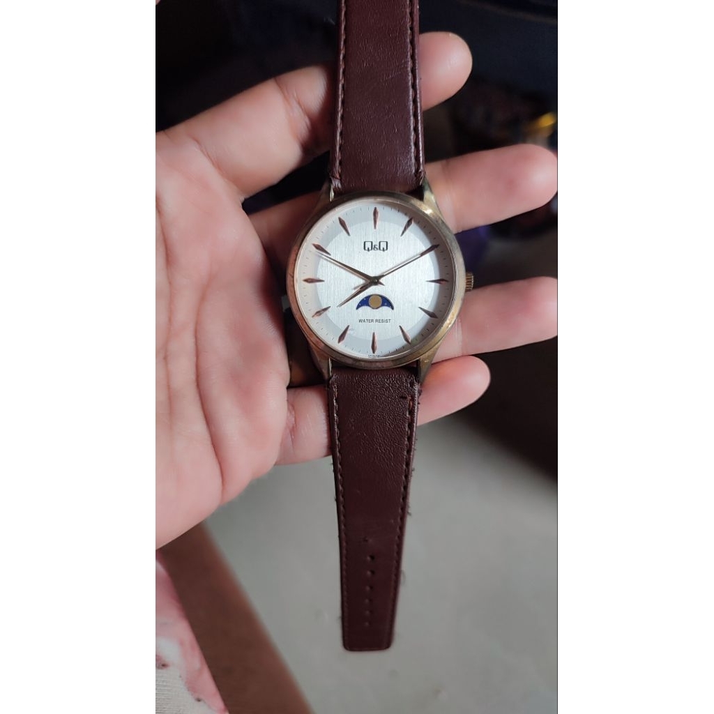 jam tangan QnQ moonphase