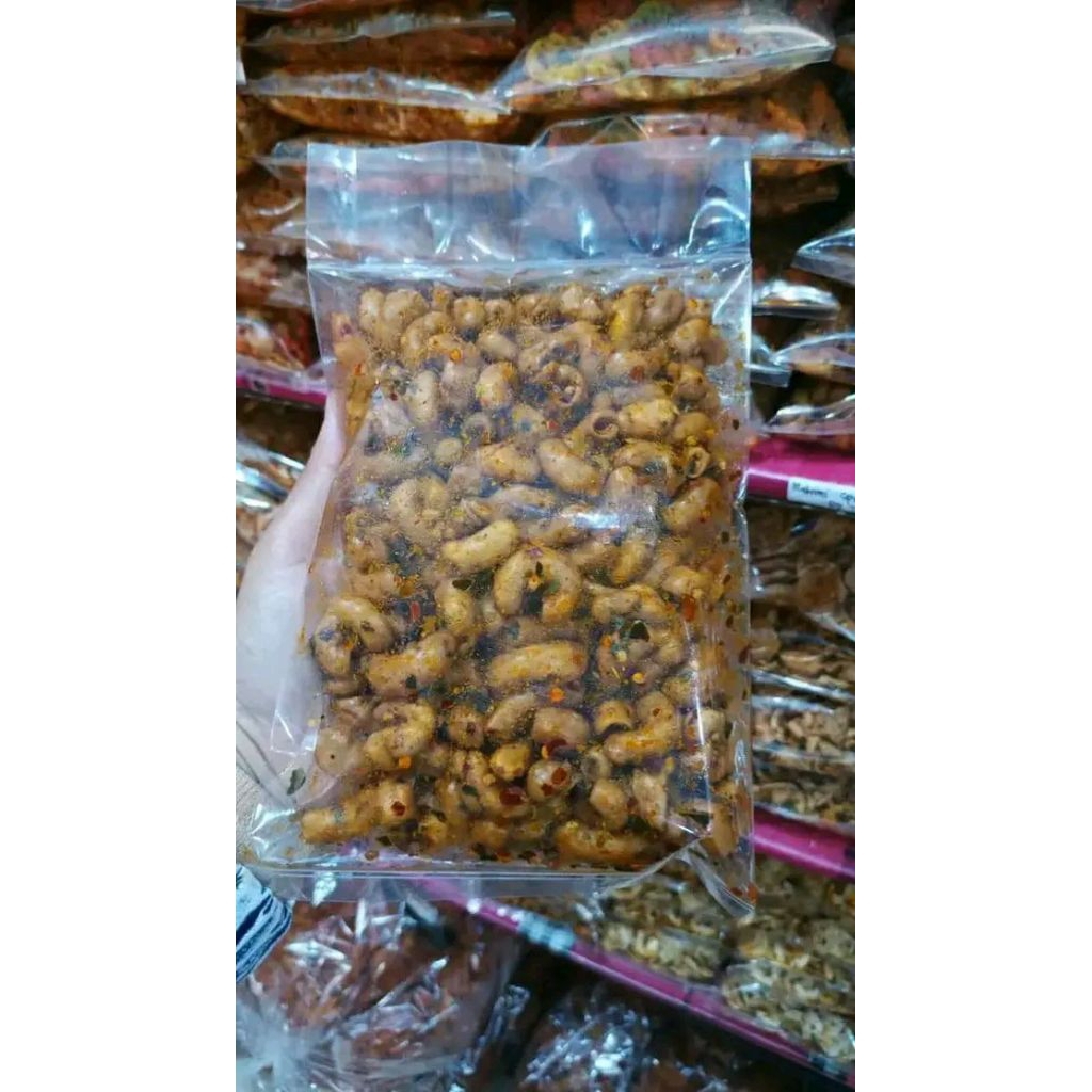 

makaroni pedas gurih+daun jeruk