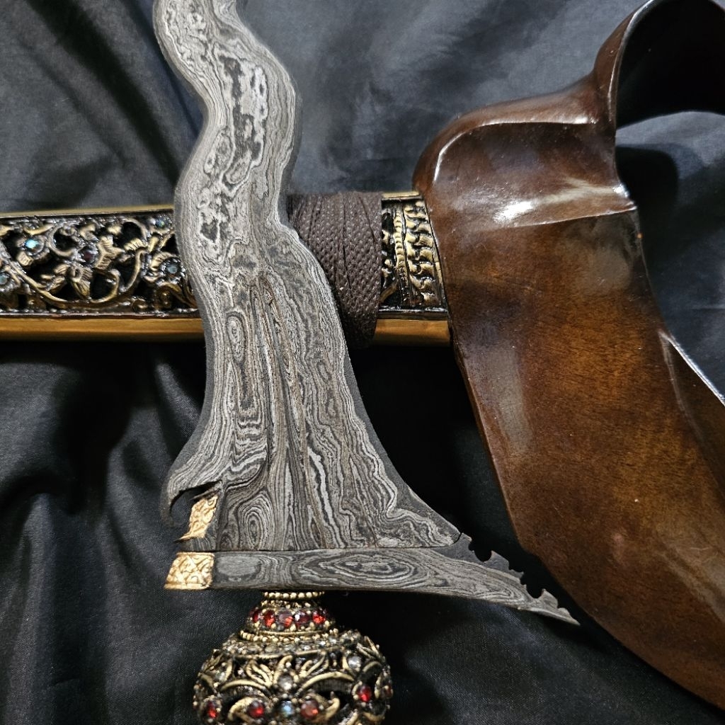 Keris Sengkelat Luk 13 Kinatah EMAS Pamor Pedaringan Kebak