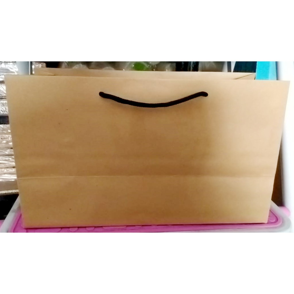 

Paperbag Brownies Uk. 31 x 18 x 13 cm