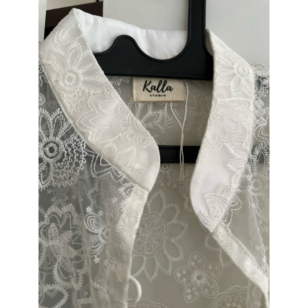 kalla studio preloved dress broken white brukat satin