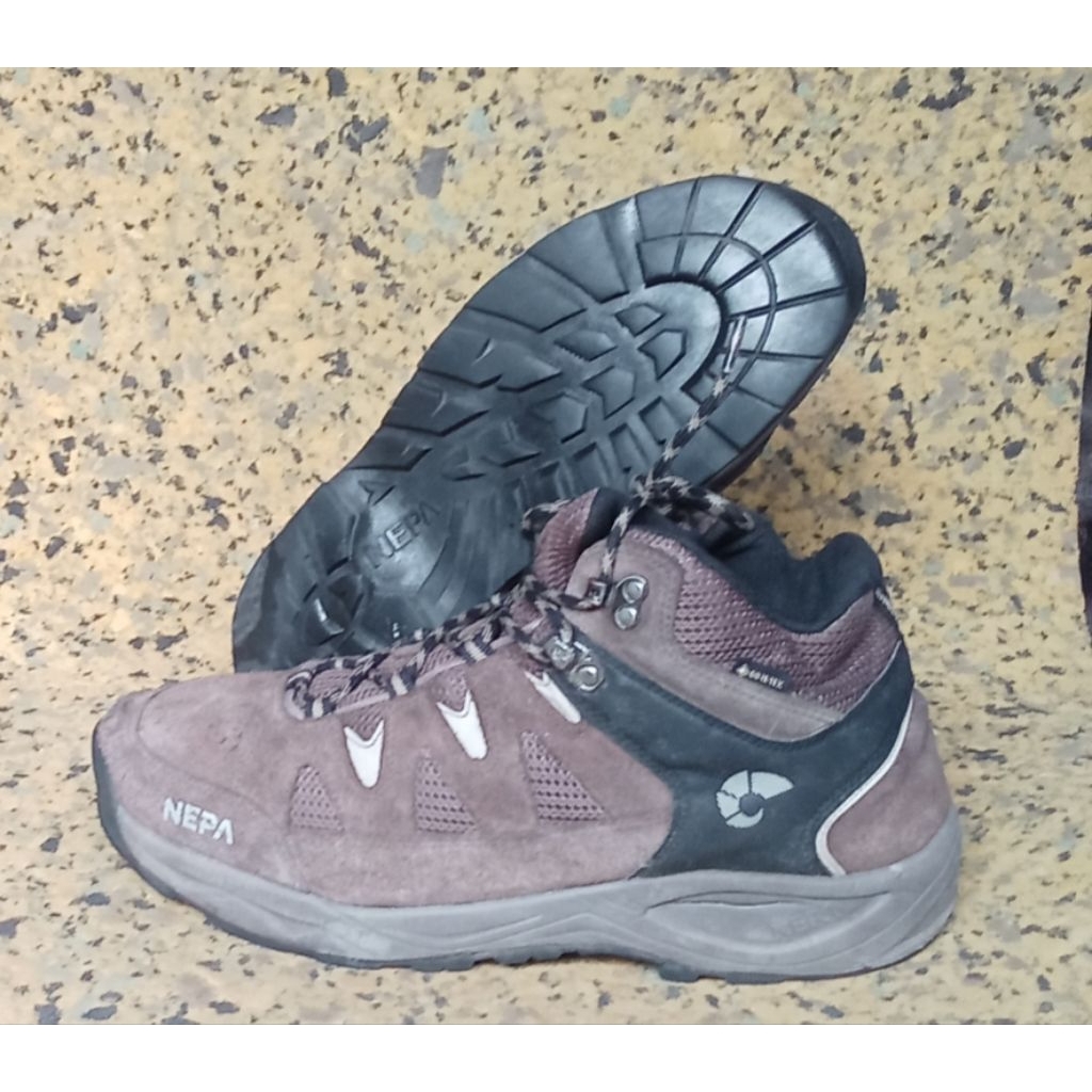 Nepa sepatu gunung size 44