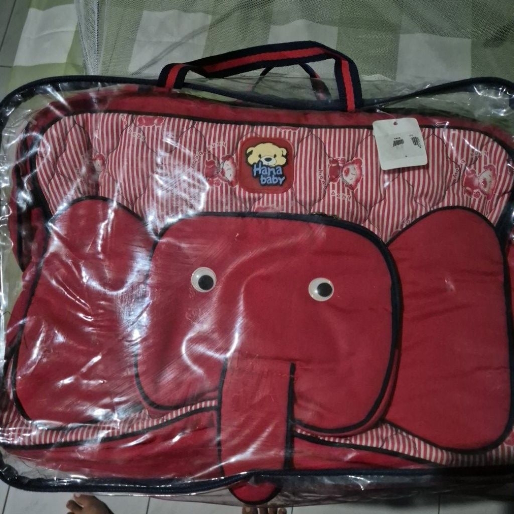 tas travel hana baby gajah merah