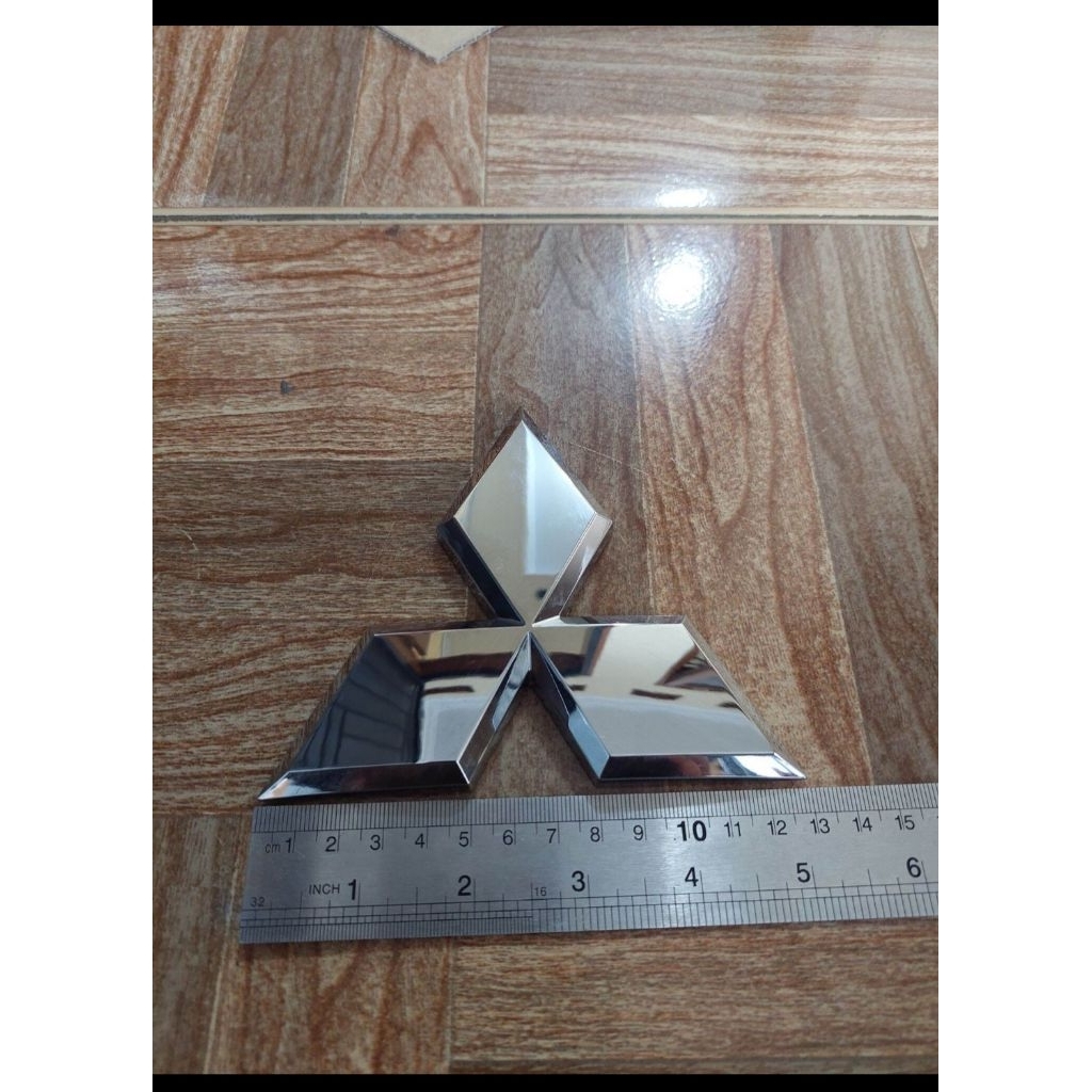 emblem tiga berlian mitsubishi logo tiga berlian mitsubishi original
