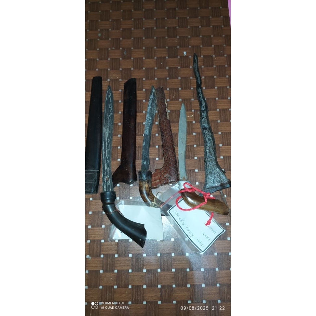 Borongan Koleksi Antik 3 Bha_dik Bugis Sepuh