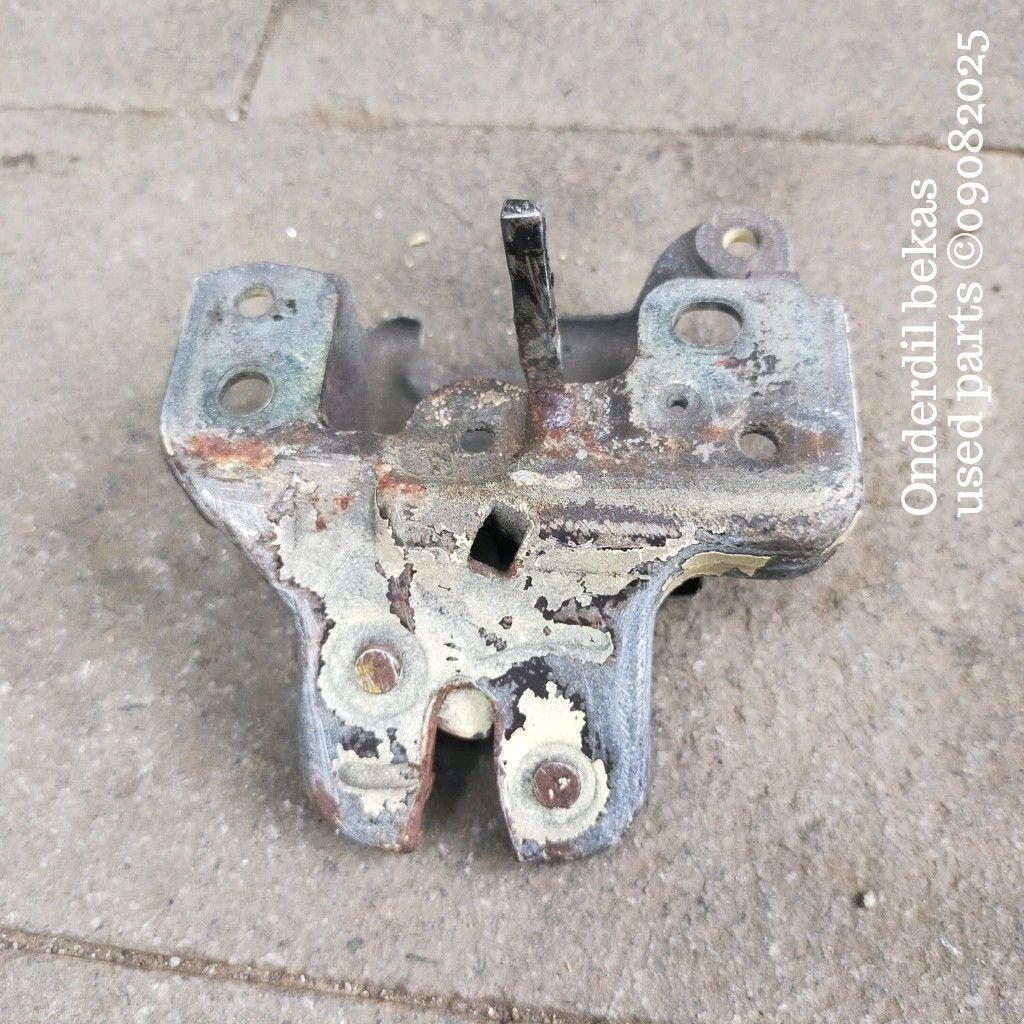 door lock bagasi Toyota Corolla DX