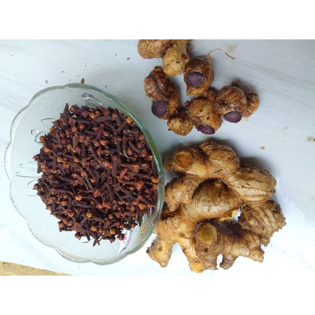 

paket 3 jenis bahan herbal kunyit hitam asli, cengkeh kering, jahe emprit