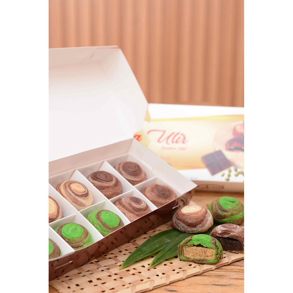 

Pia Ulir | Oleh-oleh Khas Surabaya | bakpia | kue kacang lembut dan crispy