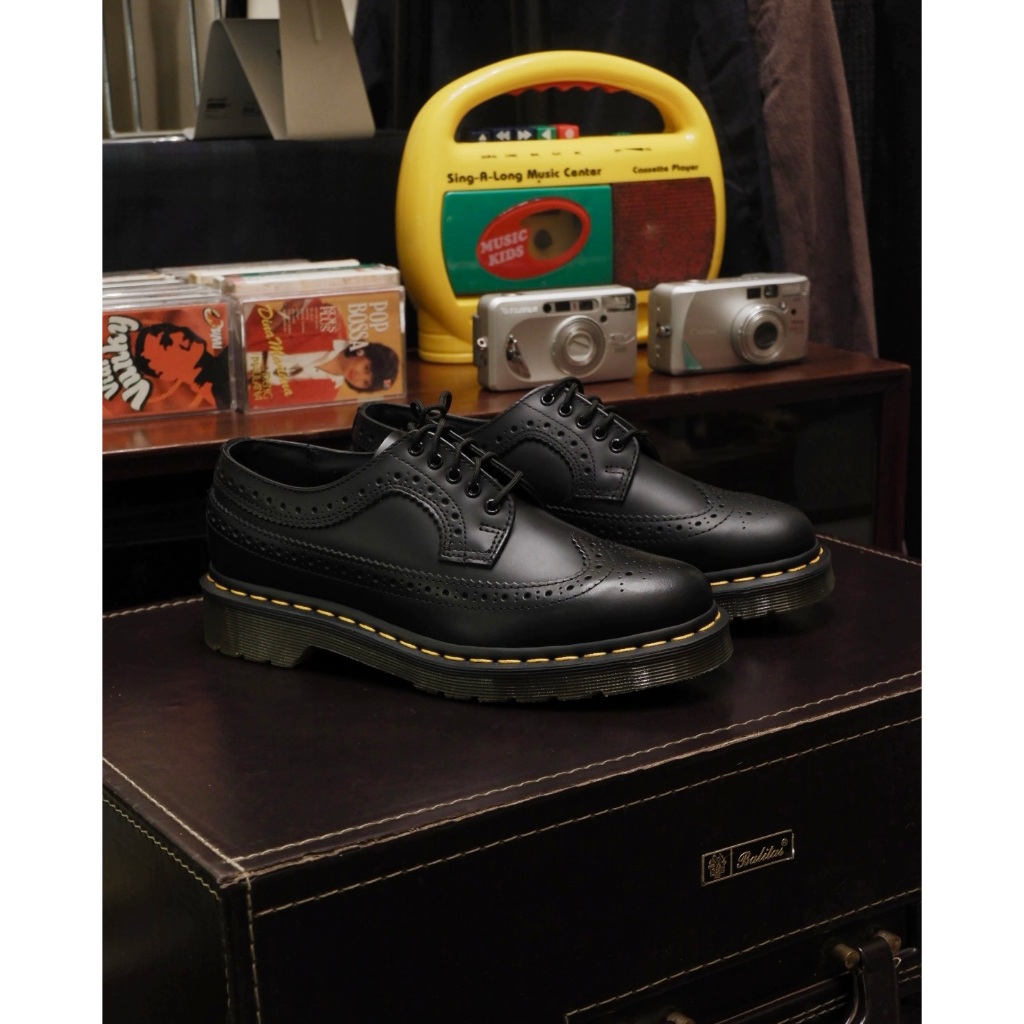 DR. MARTENS 3989 YS BLACK SMOOTH WINGTIP BROGUE ORIGINAL BNIB