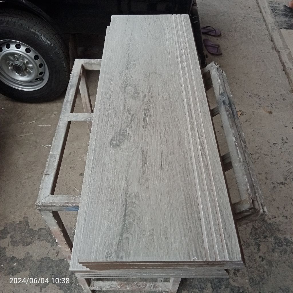 granit tangga abu abu doff 30x100 request ukuran
