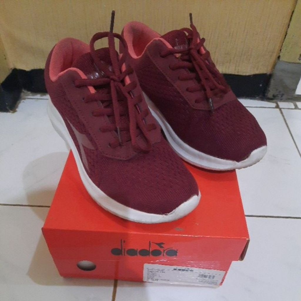 sepatu diadora wanita preloved