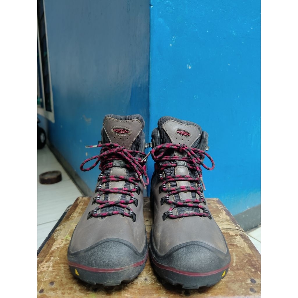 Sepatu outdoor second KEEN size 37