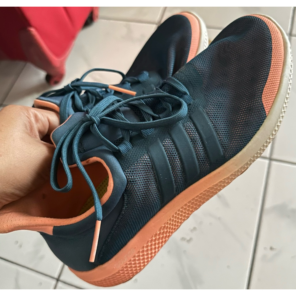 preloved sepatu olahraga adidas