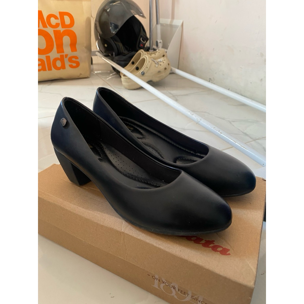 PRELOVED SEPATU PANTOPEL BATA