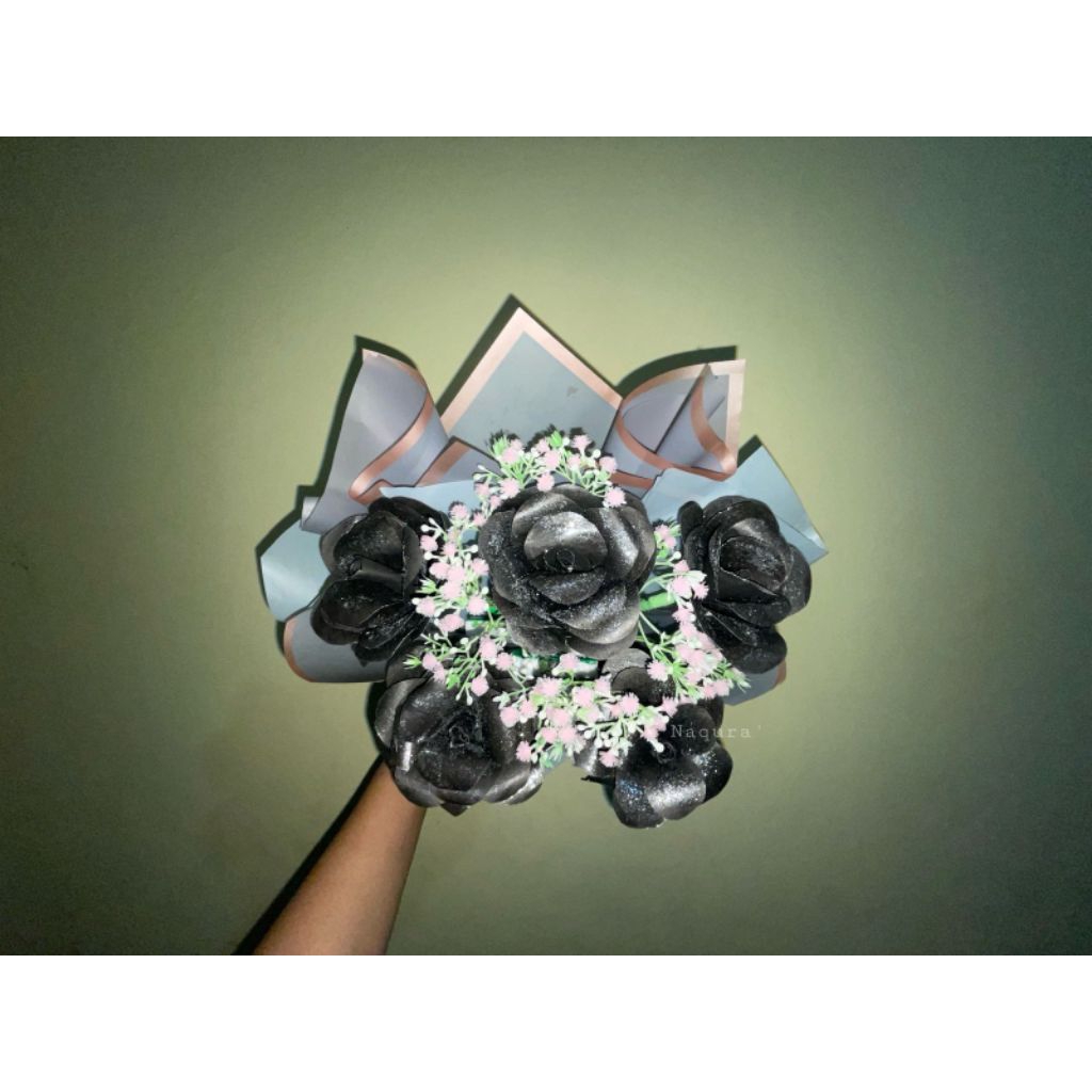 midnight blossom - black rose paper bucket // buket bunga origami // buket mawar origami