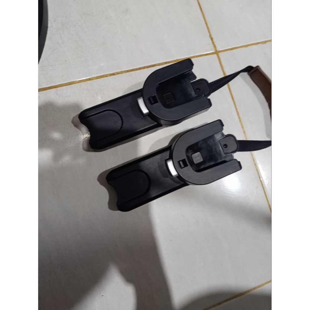 Carseat adaptor Nuna Triv dan nuna ixxauntuk penghubung antara carseat nuna dan stroller nuna