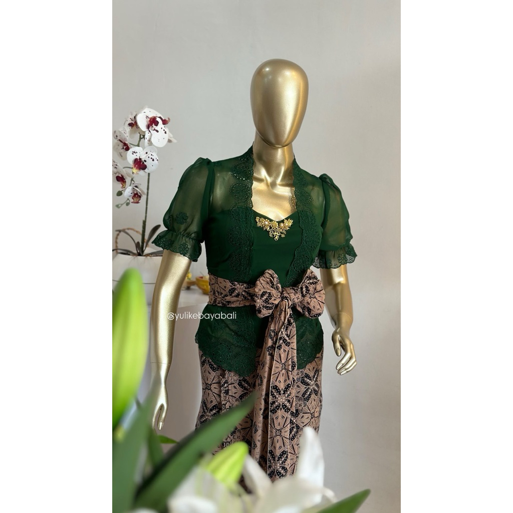 Kebaya Bordir Pompom by yulikebayabali | kebaya kutubaru lengan pendek sifon crep bordir encim konda