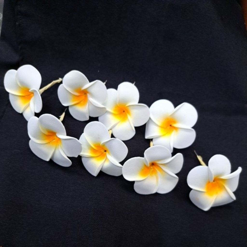 Tusuk bunga kamboja  bijian