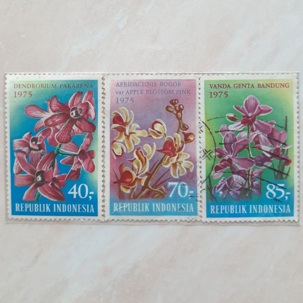 

(A) Perangko Indonesia Anggrek Tahun 1975 set lengkap 3pcs