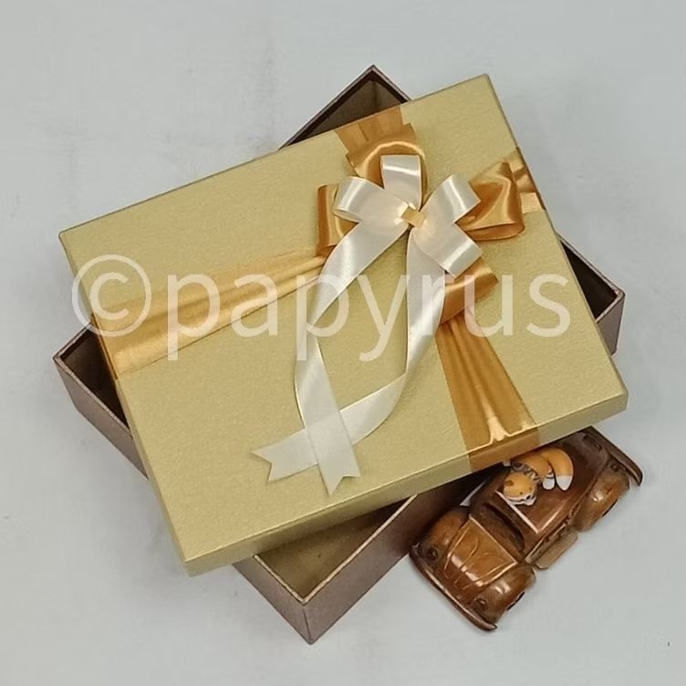 

PAPYRUS Kombinasi 20x25 Tinggi 5cm Kotak Kado Gift Box Hardbox Hampers Hadiah V2
