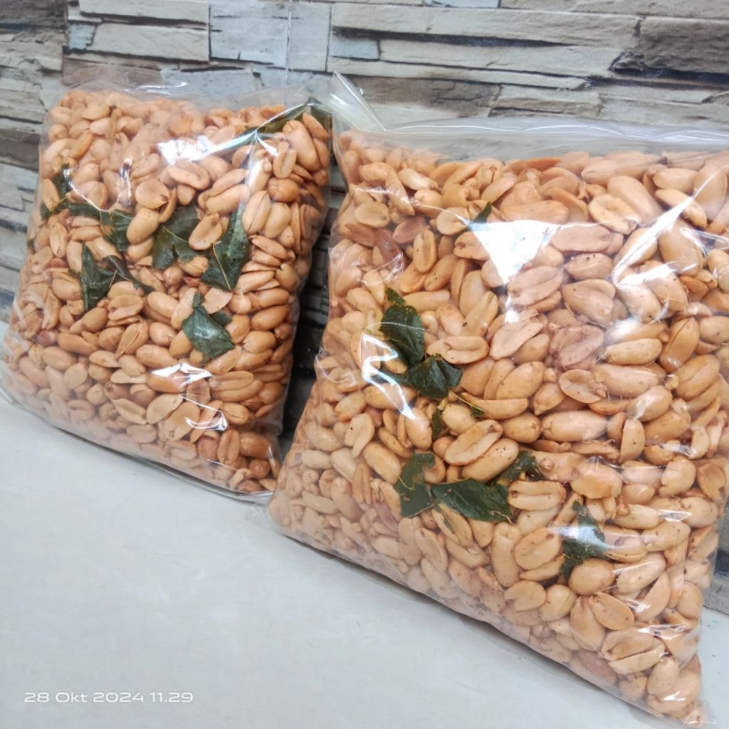 

kacang gawil daun jeruk 500gr