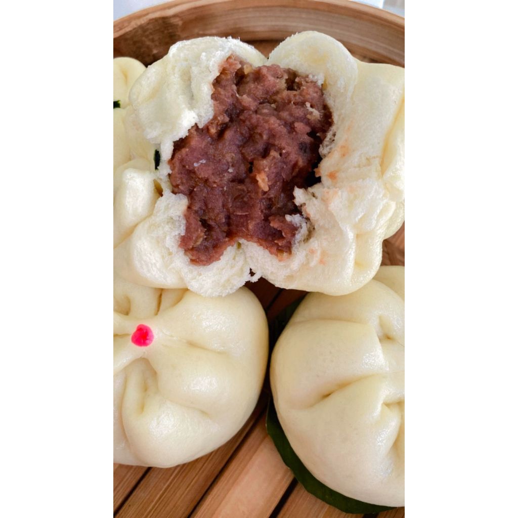 

BAKPAO JADUL ALAS DAUN PISANG BAKPAO KACANG MERAH KURMA HOMEMADE FRESH – HALAL, TANPA PENGAWET & PEMUTIH BAKPAO JADUL SEAHOMEMADE