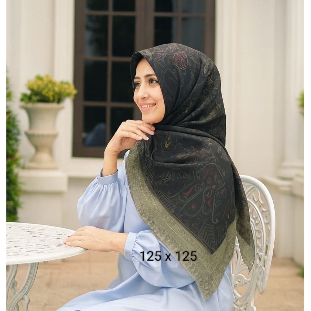 WIDURII HITAM - JILBAB SYARI MOTIF SEGI EMPAT LASER CUT