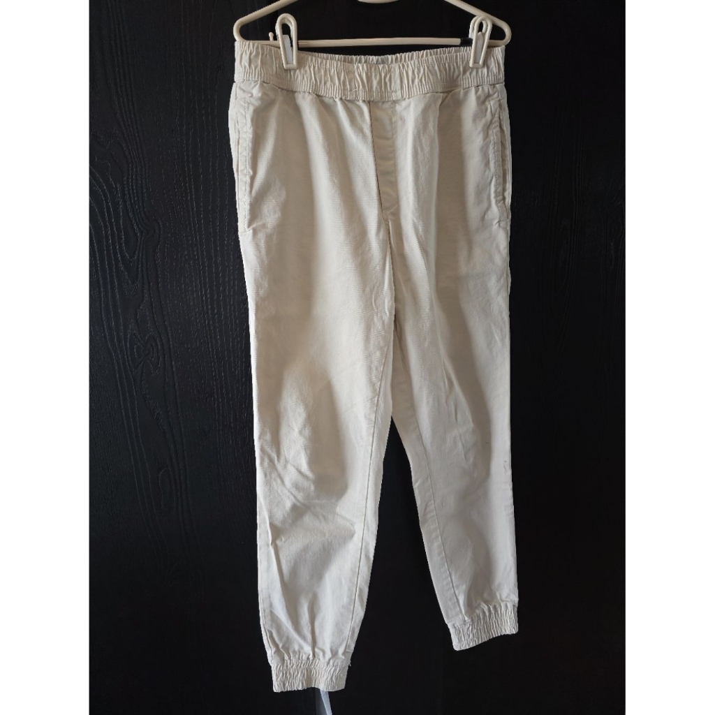Zara Joggers Pants Cream. limited Vintage. 100% original. size S. celana panjang pria warna krim uku