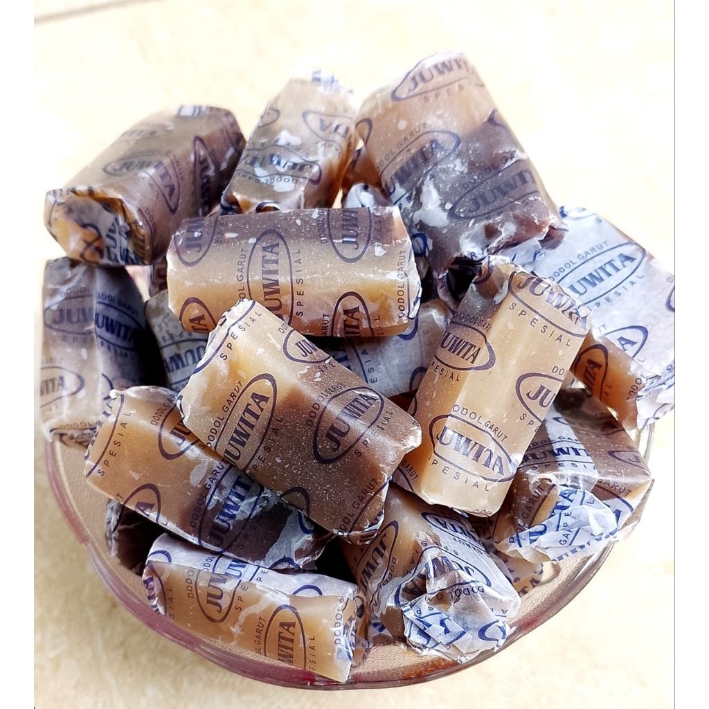 

Dodol Garut asli 1kg beraneka rasa, diantaranya coksu, ketan hitam, zebra,original dan aneka rasa lainnya enak manis legit, kenyal lembut, cocok dihidangkan di acara-acara syukuran dan hajatan, buat oleh oleh, juga cemilan sehari hari, #