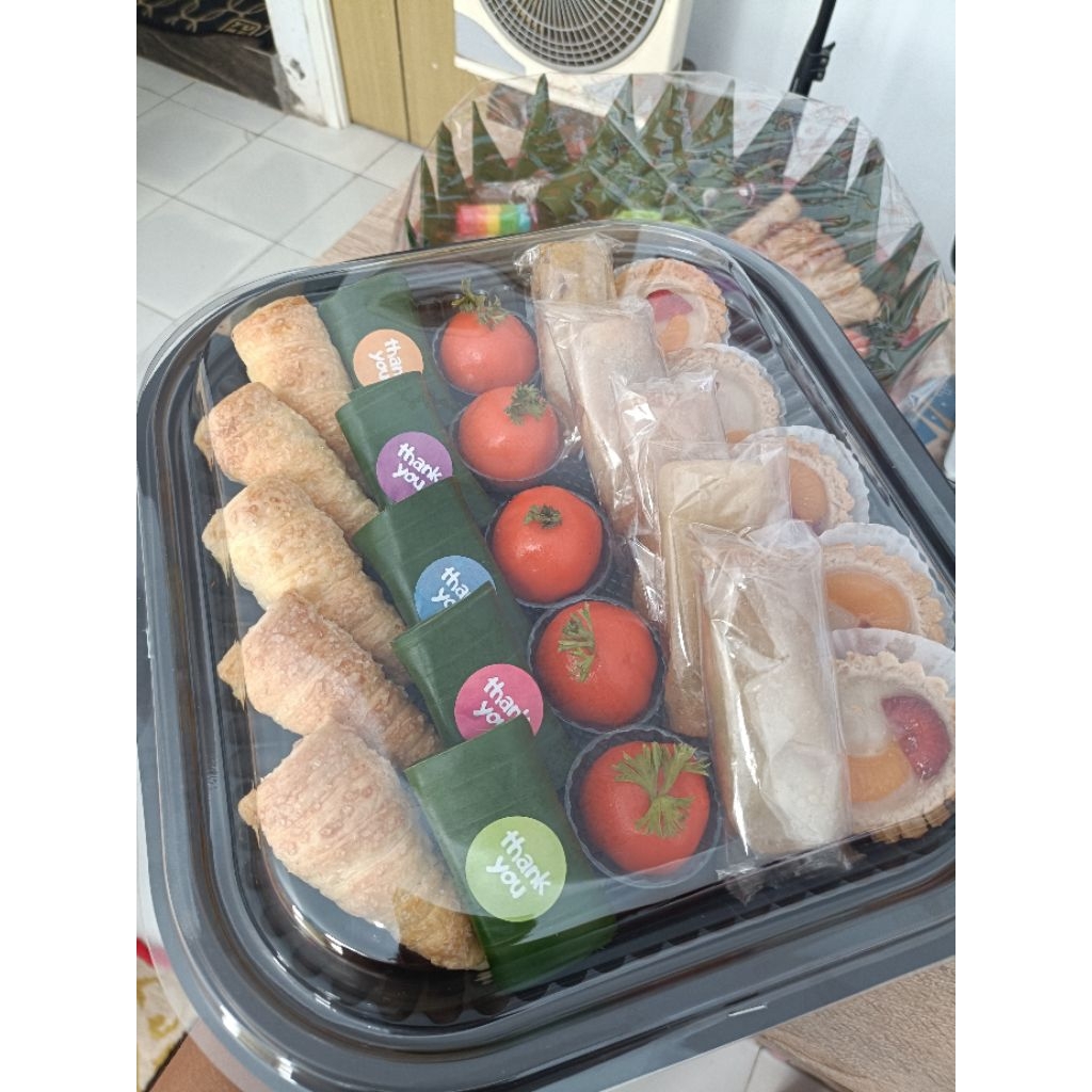 

kue nampan jember - kue hantaran jember - mini cake isi 25