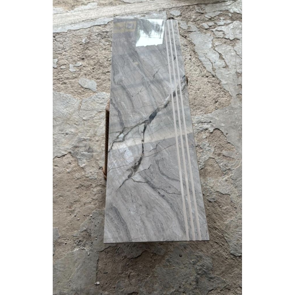 granit tangga motif marmer abu muda/grey 30×100 30×120 reques ukuran lainnya