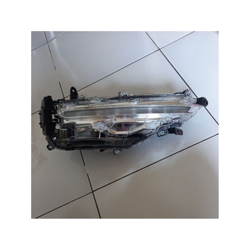 lampu drl sen fortuner gr sport sblh kanan