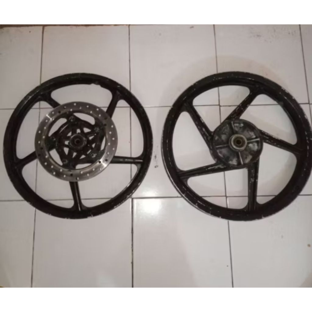 velg depan belakang bajaj Pulsar 135  no piringan cakram original copotan