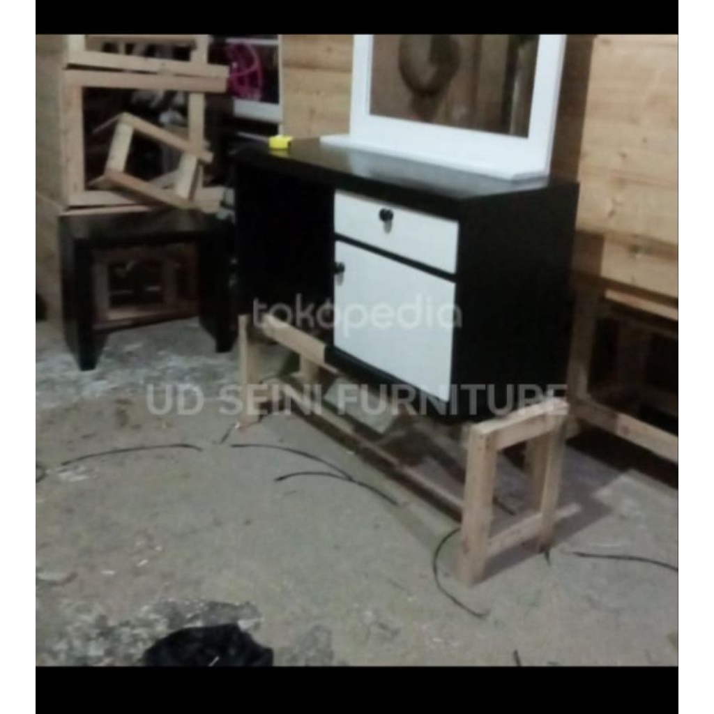 meja rias jati Belanda/meja rias minimalis