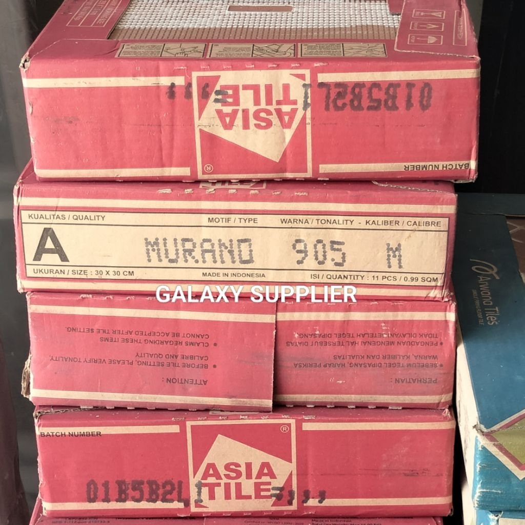 READY STOCK KERAMIK / KRAMIK PUTIH GLOSSY POLOS 30 X 30 KW A MURANO